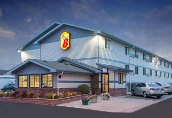 Super 8 by Wyndham Pierre SD has Smoking rooms