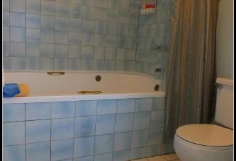 Sunnyside Inn Bed &Breakfast has rooms with a private hot tub