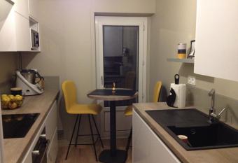 Rue de Brest allows 18 year olds to book a room