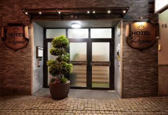 Hotel Garni Regent allows 18 year olds to book a room