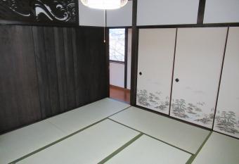 Aki Kokubunji Shukubou has rooms with a private hot tub