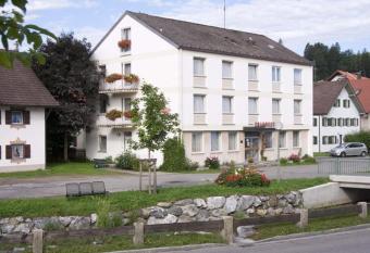 G  stehaus an der Peitnach-Hotel Zum Dragoner allows 18 year olds to book a room