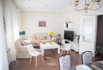 Casa La Fuentecilla has Balcony rooms