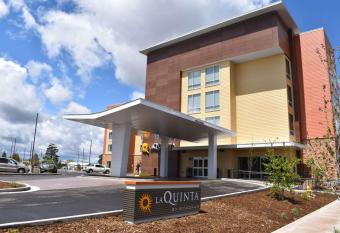 La Quinta by Wyndham Flagstaff East I-40 allows 18 year olds to book a room