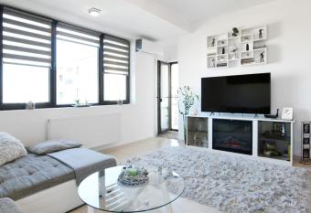 Luxor Apartment Otopeni has Balcony rooms