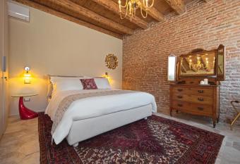 28 Alla Rotonda allows 18 year olds to book a room
