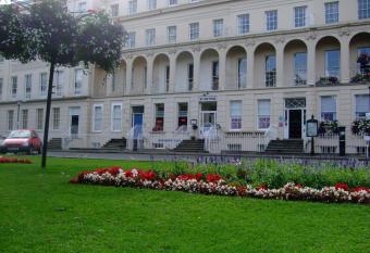 81 The Prom has Balcony rooms