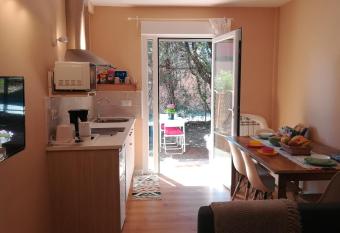 La casa del Duero allows 18 year olds to book a room