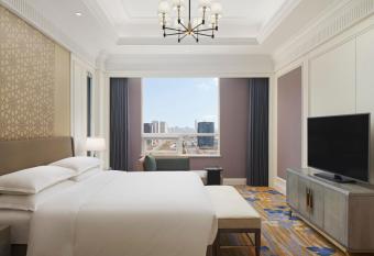 Sheraton Yinchuan allows 18 year olds to book a room