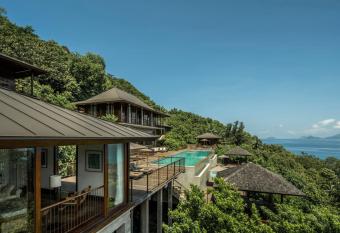 Four Seasons Resort Seychelles allows 18 year olds to book a room