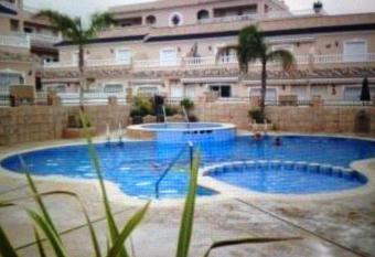 VISTA AZUL has Balcony rooms