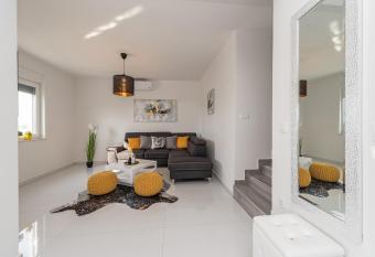 Villa Contessa allows 18 year olds to book a room