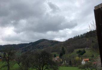 Petit week end dans la vall  e has Balcony rooms