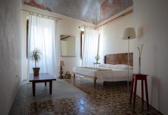 Piazza San Pantaleo allows 18 year olds to book a room