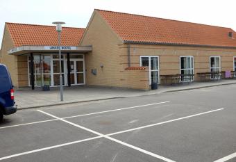 L  kken Hostel allows 18 year olds to book a room