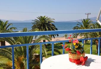 Elena Hotel allows 18 year olds to book a room