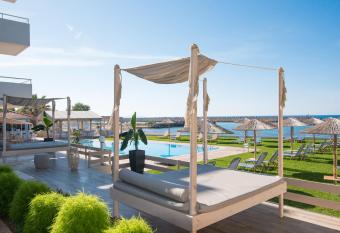 Silver Sun Studios & Apartments has Balcony rooms