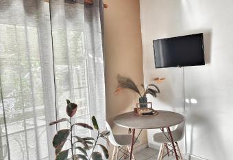 Home Volos has Balcony rooms