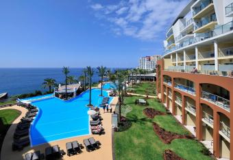Pestana Promenade Ocean Resort Hotel allows 18 year olds to book a room