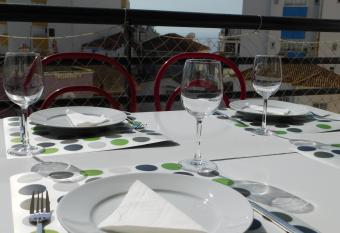 Tropical Rocha Residence allows 18 year olds to book a room