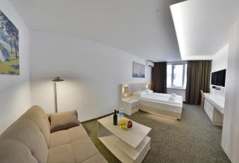 Apartment OneClickRent_06-Smart House allows 18 year olds to book a room