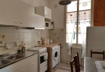 Casa Dora allows 18 year olds to book a room