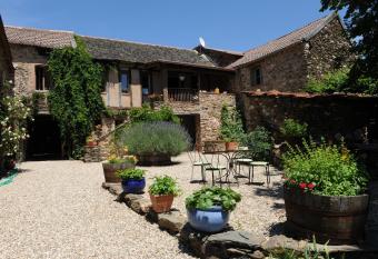 Chambres d H  tes Le Puits d Amour allows 18 year olds to book a room