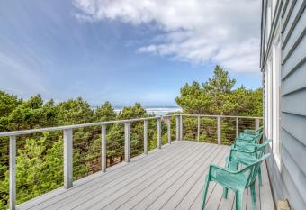 Halpern House has Balcony rooms