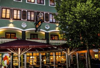 Pension Caf   Maier has Balcony rooms