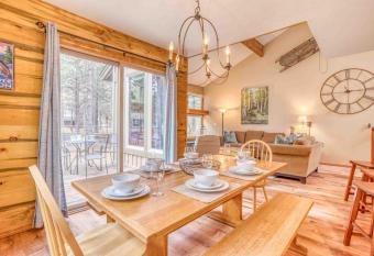 Quelah 28 has Balcony rooms