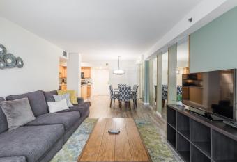 Stay Together Suites on The Strip - 2 Bedroom Condo 926 allows 18 year olds to book a room