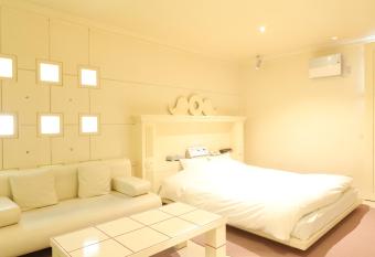 C-HOTEL affetto(Adult Only) allows 18 year olds to book a room