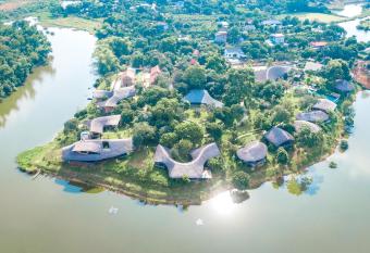 Tomodachi Retreat - L  ng M  t has Balcony rooms