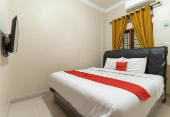 RedDoorz At Joyce Guest House Medan allows 18 year olds to book a room