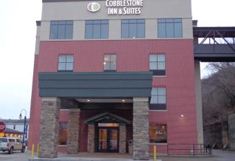 Cobblestone Inn & Suites - Marquette allows 18 year olds to book a room