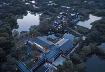 MUH SHOOU XIXI HOTEL HANGZHOU has Balcony rooms