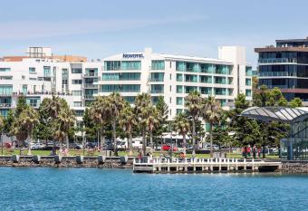 Novotel Geelong has Balcony rooms