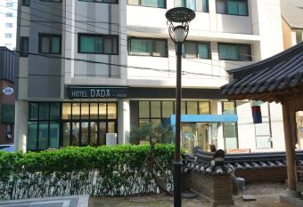 HOTEL DADA INSADONG allows 18 year olds to book a room