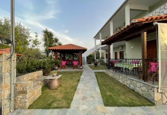 Mpletsa Kalliopi Rooms has Balcony rooms