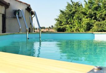 Le G  te des Moulins has Balcony rooms