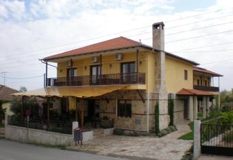 Olympia Guesthouse has Balcony rooms