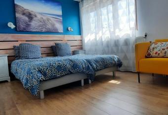 Maison Chez Lili    200 m de la plage ,jardin priv   et clos allows 18 year olds to book a room