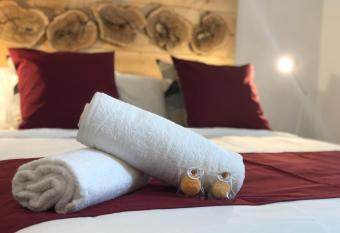 Terra di Sicilia Luxury Centro has Balcony rooms