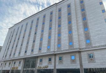 Al Faris Royal Hotel has Balcony rooms