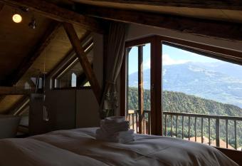 La Grande Maison has Balcony rooms