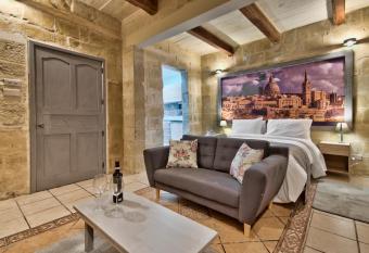 Laparelli Suites: Luxury Suite 1 has Balcony rooms