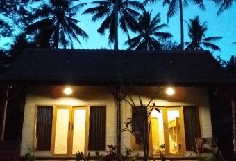 Jungle House - surf & stay has Balcony rooms