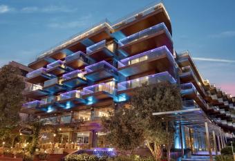 DoubleTree by Hilton Kusadasi has Smoking/Balcony rooms