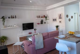 Apartamentos Cantarer  a, Rosa Mosqueta has Balcony rooms