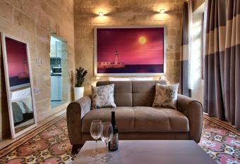 Laparelli Suites: Luxury Suite 3 has Balcony rooms